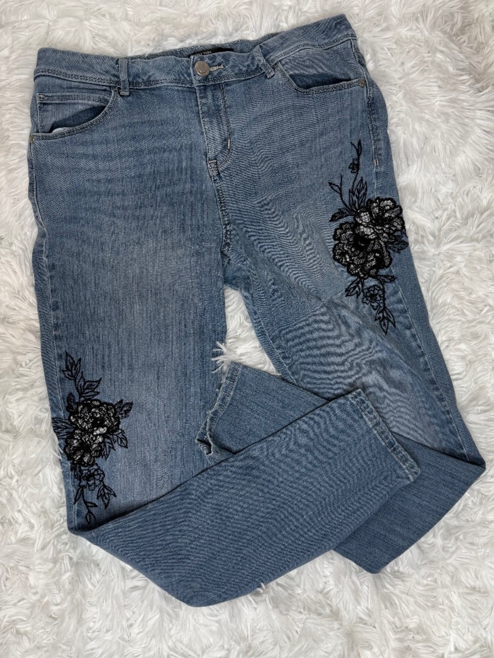 Vera Wang Embroidered Flower Jeans